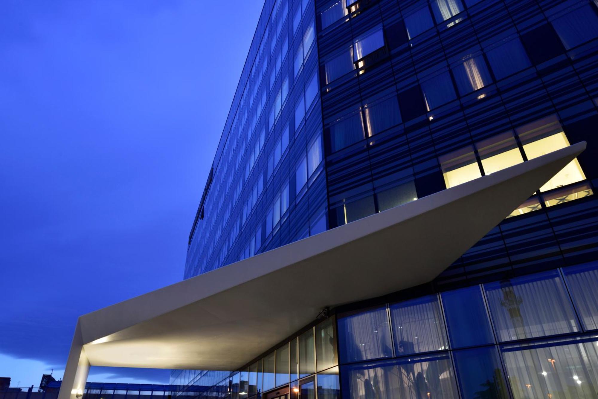 Una Hotels San Vitale Bologna — Fotos 1